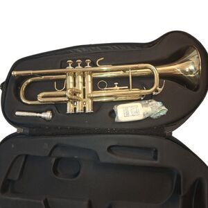 First Act Bb Trumpet w/ Case Mouthpiece Valve Oil Serial 42522103 VGUC